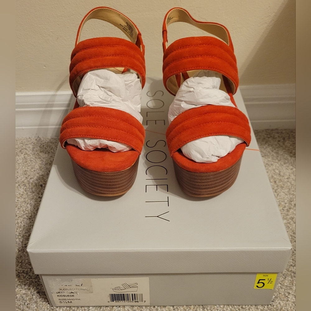 NEW IN BOX Sole Society deep coral suede wedges 5.5